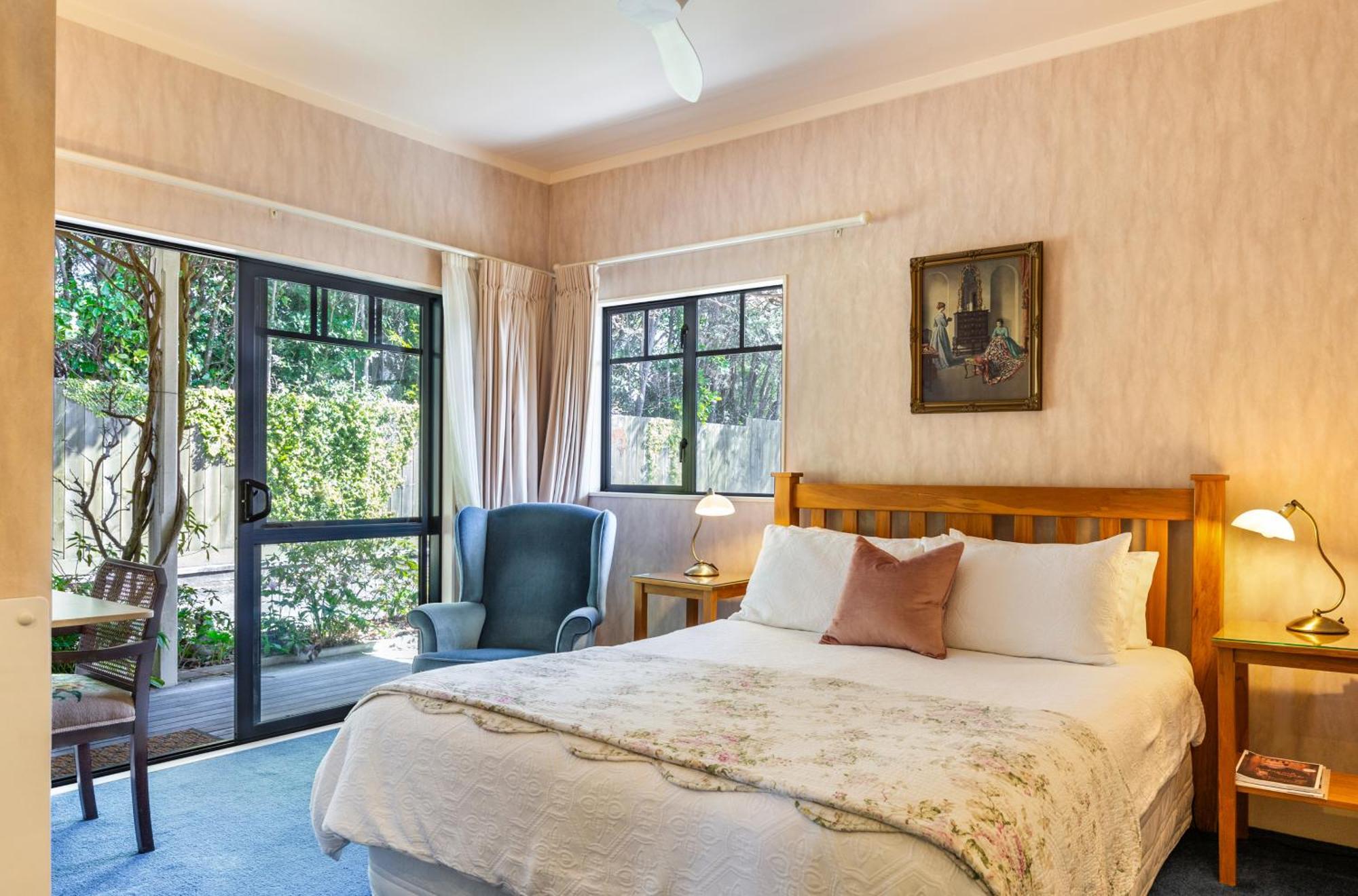 Olive Rabbit - Boutique Bed & Breakfast Туранги Екстериор снимка