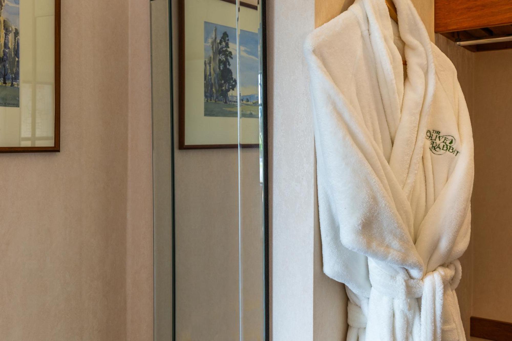 Olive Rabbit - Boutique Bed & Breakfast Туранги Екстериор снимка