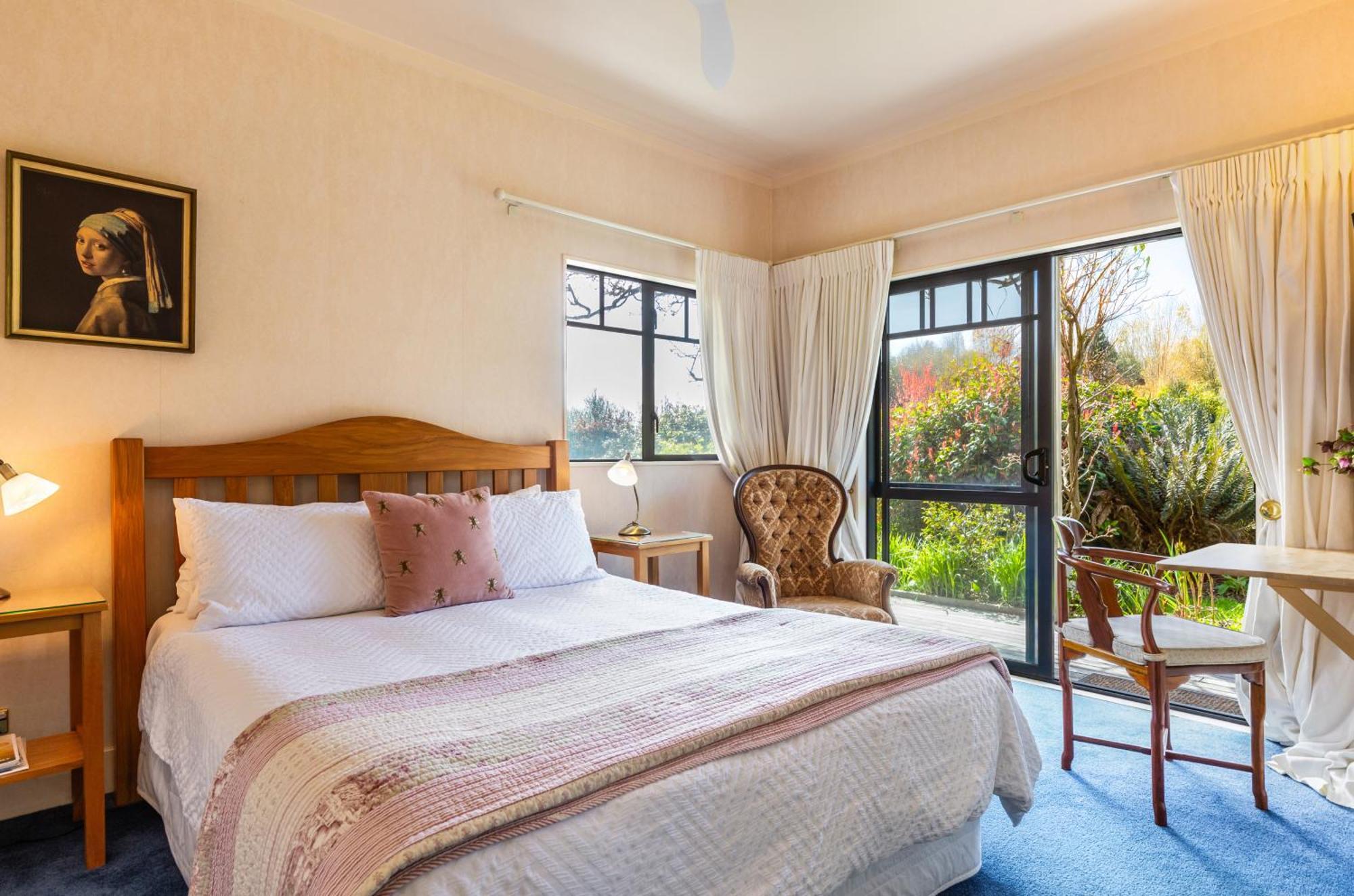 Olive Rabbit - Boutique Bed & Breakfast Туранги Екстериор снимка