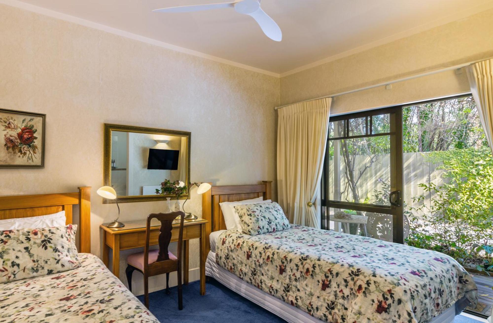 Olive Rabbit - Boutique Bed & Breakfast Туранги Екстериор снимка