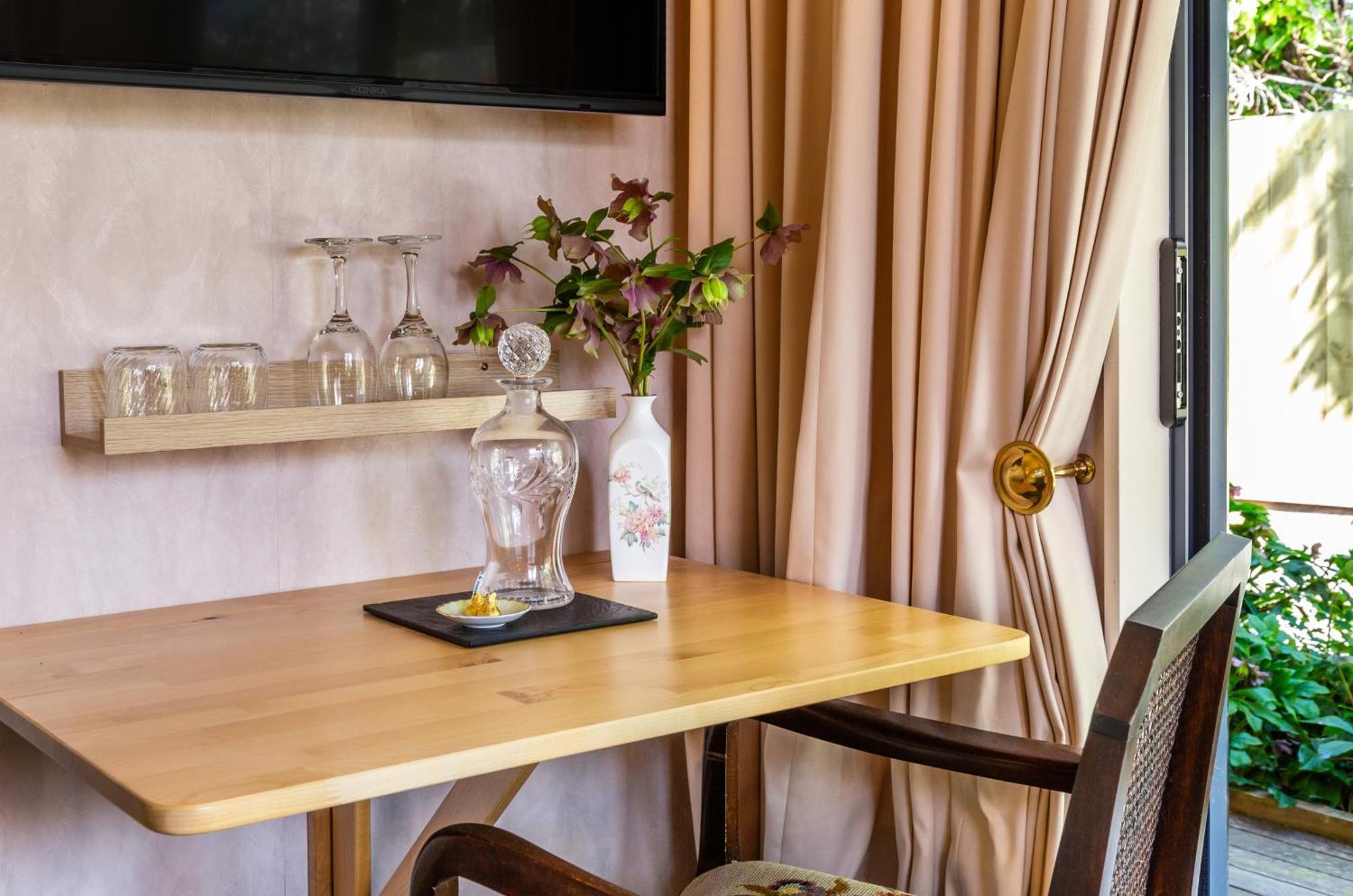 Olive Rabbit - Boutique Bed & Breakfast Туранги Екстериор снимка