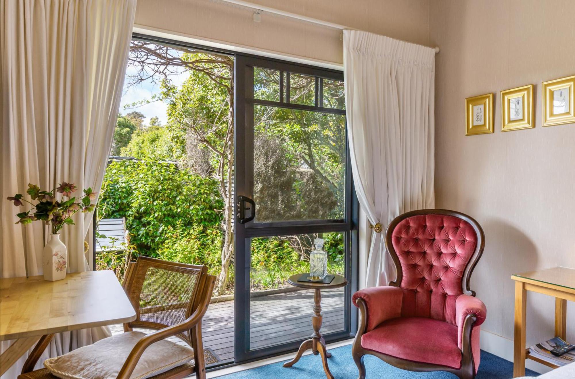 Olive Rabbit - Boutique Bed & Breakfast Туранги Екстериор снимка